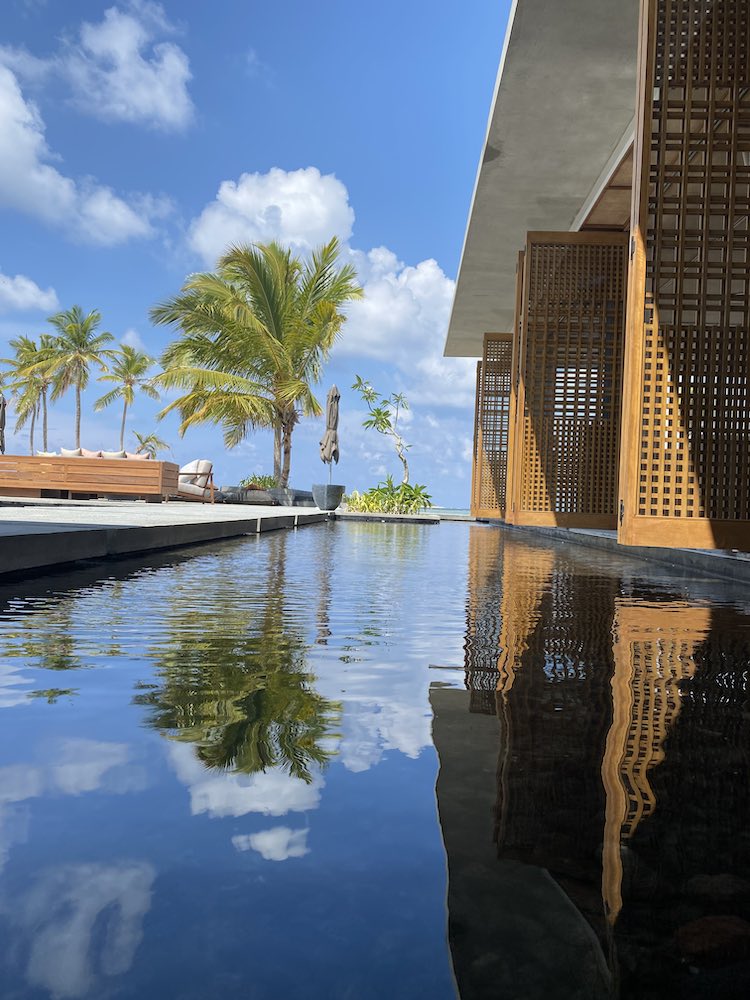 Mirus Bar at Alila Kothaifaru thumbnail 2
